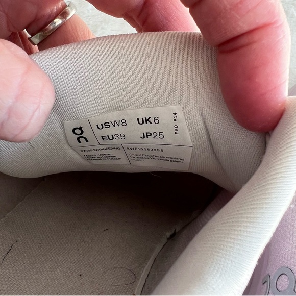 💗On Running CloudTec Light Pink White Athletic Running Shoes Women’s Size 8 - Picture 13 of 13